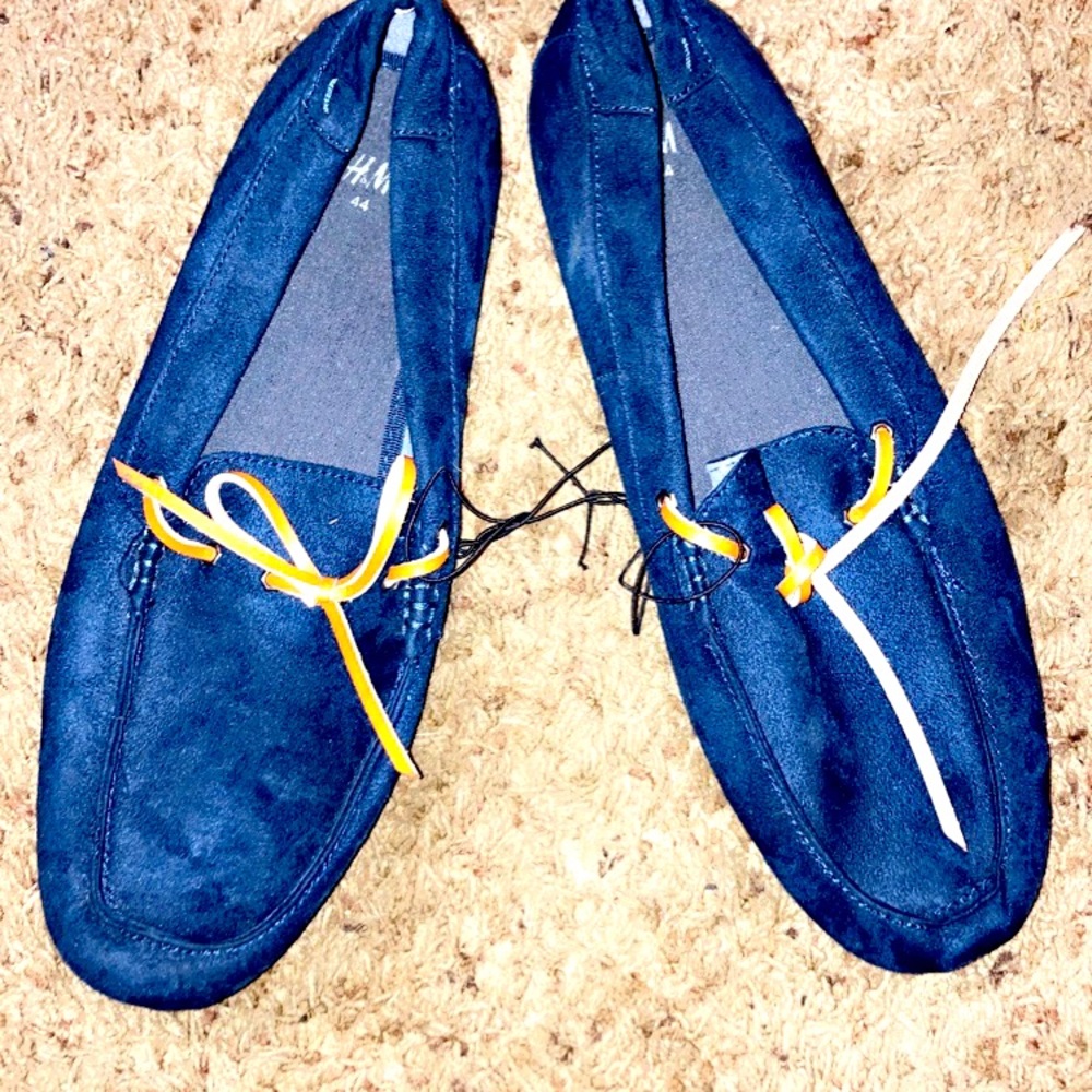 H&M moccasins unisex!